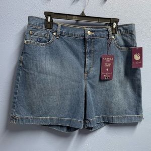 NWT! GLORIA VANDERBILT AMANDA CLASSIC RISE SHORTS LADIES SIZE 14 PETITE